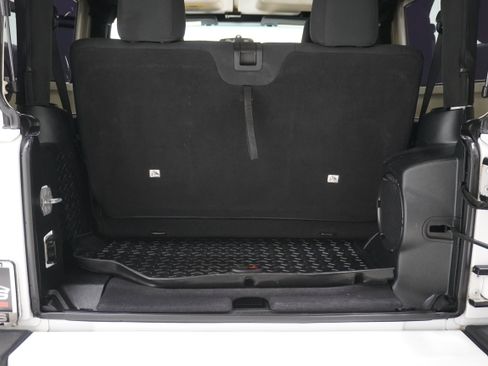 Used 2011 Jeep Wrangler Sahara w/ Connectivity Group image 20