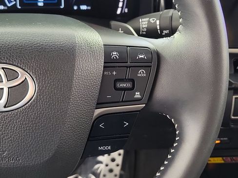 Used 2025 Toyota Camry SE FWD image 25