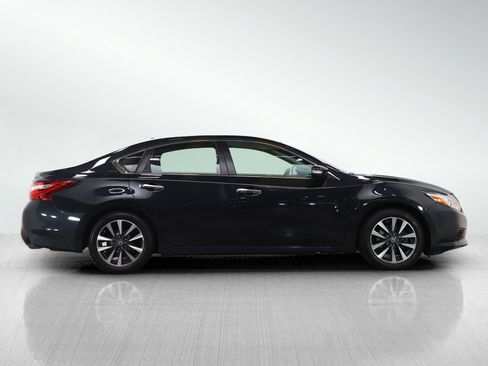 Used 2017 Nissan Altima 2.5 SL w/ Moonroof Package image 6