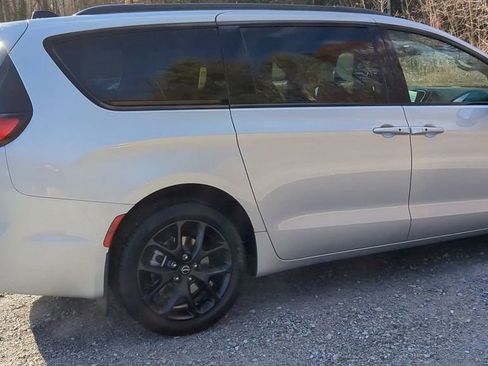 New 2026 Chrysler Pacifica Limited image 8