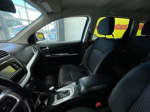 Used 2018 Dodge Journey SE w/ Connectivity Group FWD image 11