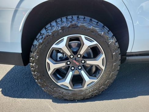 Used 2026 GMC Yukon AT4 Ultimate w/ LPO, Floor Liner Package AWD/4WD image 9