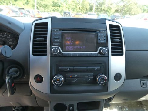 Used 2018 Nissan Frontier SV image 18