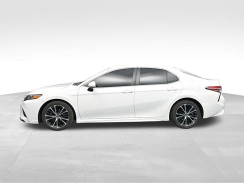 Used 2019 Toyota Camry SE FWD image 2