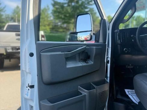 Used 2019 GMC Savana 3500 w/ Power Convenience Package RWD image 10