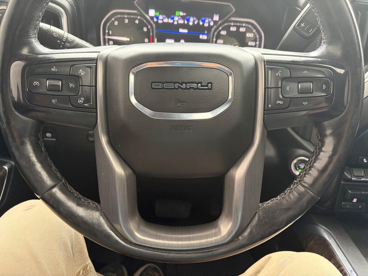 Used 2020 GMC Sierra 2500 Denali w/ Denali Ultimate Package AWD/4WD image 22