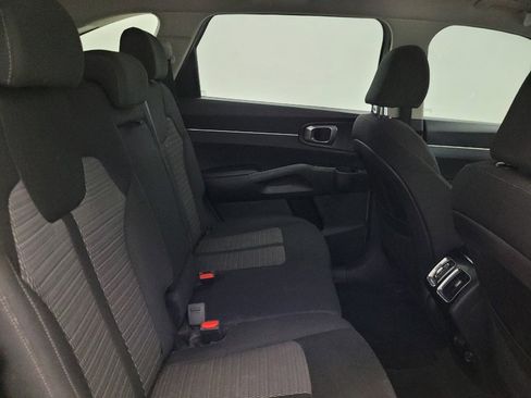 Used 2022 Kia Sorento LX FWD image 19