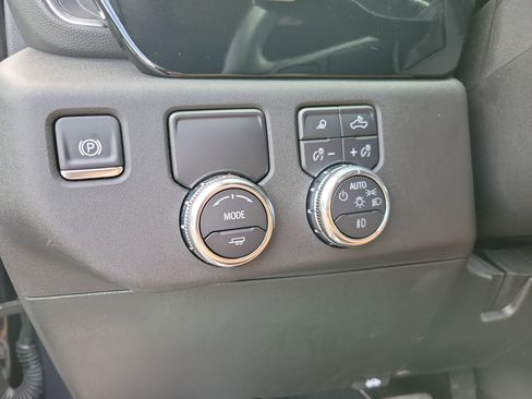 Used 2025 GMC Sierra 1500 SLT image 18