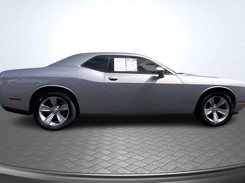 Used 2015 Dodge Challenger SXT RWD image 4