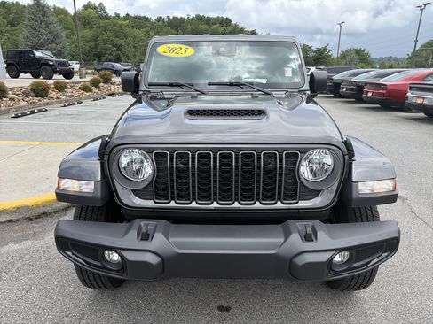 Used 2025 Jeep Gladiator Sport AWD/4WD image 4