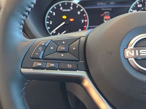 Used 2025 Nissan Sentra SR w/ SR Premium Package image 30