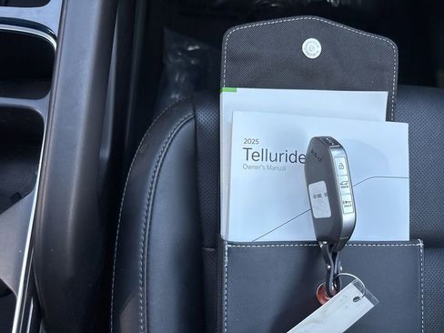 Used 2025 Kia Telluride S FWD image 18
