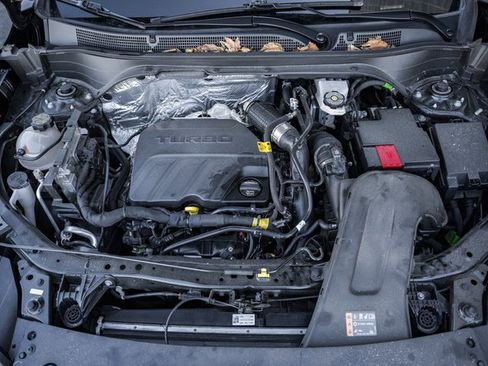 Used 2025 Chevrolet Trax LT w/ LT Convenience Package image 16