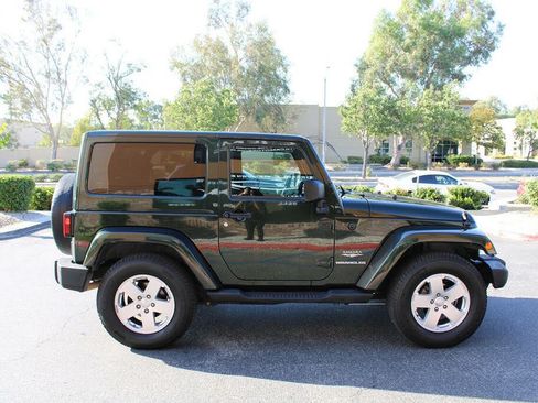 Used 2011 Jeep Wrangler Sahara w/ Connectivity Group AWD/4WD image 9