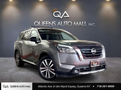 Used 2022 Nissan Pathfinder Platinum w/ Cargo Package AWD/4WD image 1