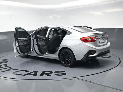 Used 2018 Chevrolet Cruze LT w/ Redline Edition image 27