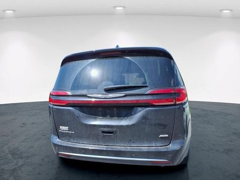 Used 2024 Chrysler Pacifica Touring-L w/ Uconnect Theater Family Group AWD/4WD image 13
