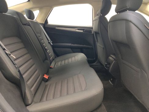 Used 2019 Ford Fusion SE FWD image 21