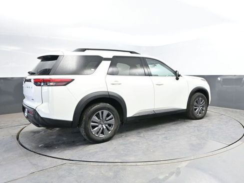 Used 2025 Nissan Pathfinder SV AWD/4WD image 9