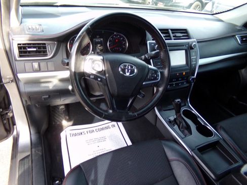 Used 2016 Toyota Camry SE image 7