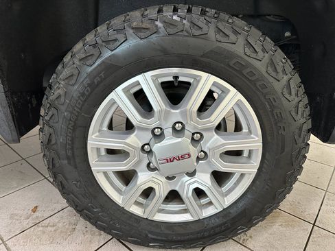 Used 2023 GMC Sierra 3500 SLT w/ SLT Convenience Package image 20