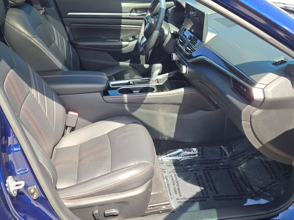 Used 2023 Nissan Altima 2.5 SR w/ SR Premium Package FWD image 5