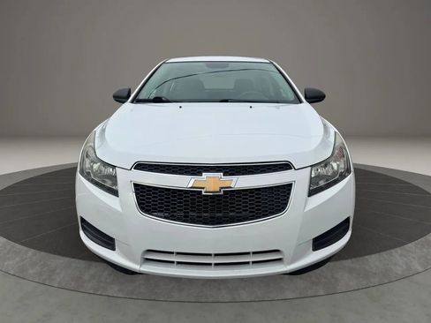 Used 2013 Chevrolet Cruze LS image 2