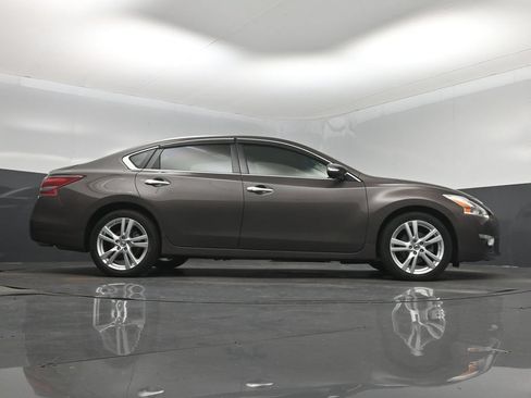 Used 2013 Nissan Altima 3.5 SL FWD image 16