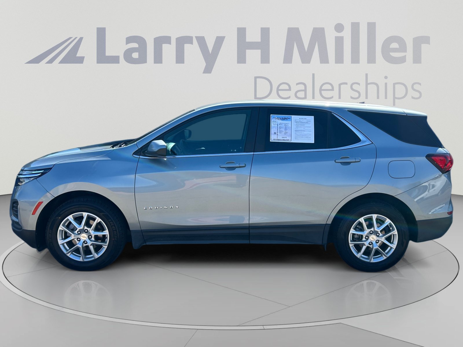 Used 2024 Chevrolet Equinox LT AWD/4WD image 3