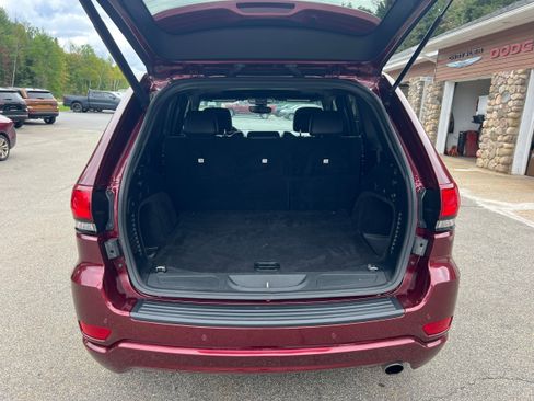 Used 2020 Jeep Grand Cherokee Altitude AWD/4WD image 21