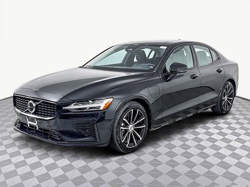Used 2023 Volvo S60 T8 Plus image 4