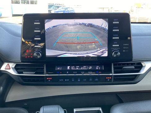 Certified 2023 Toyota Sienna XLE image 17