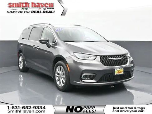 Certified 2022 Chrysler Pacifica Touring-L image 1