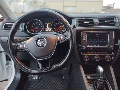Used 2017 Volkswagen Jetta SEL image 24