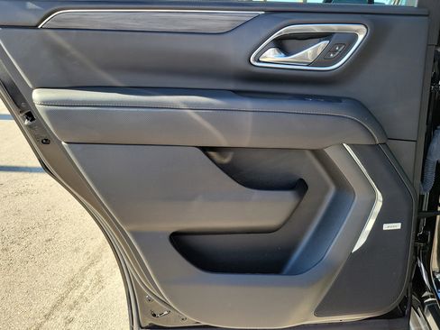 Used 2024 GMC Yukon SLT w/ SLT Luxury Package image 24