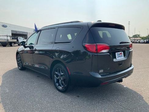 Used 2020 Chrysler Pacifica Touring-L FWD image 26