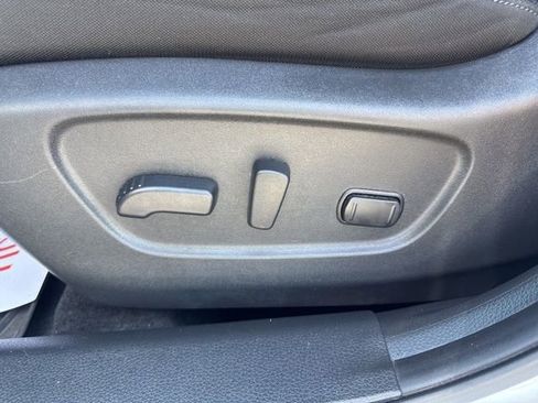 Used 2020 Nissan Rogue SV w/ Premium Package image 15