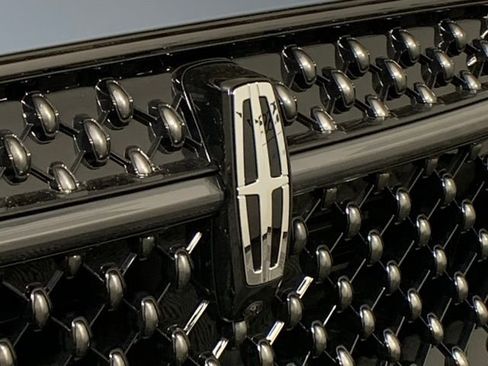 Used 2025 Lincoln Nautilus Premier w/ Equipment Group 102A image 12