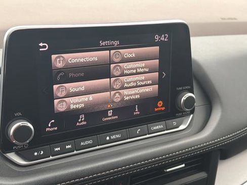 Used 2023 Nissan Rogue SV image 15