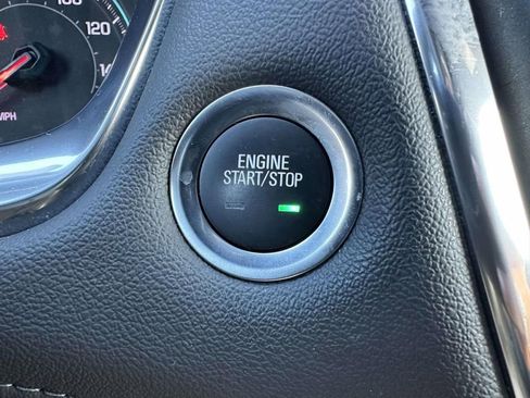 Used 2023 Chevrolet Traverse LT FWD image 19