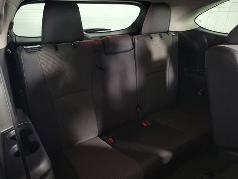 Used 2024 Toyota Highlander LE FWD image 16