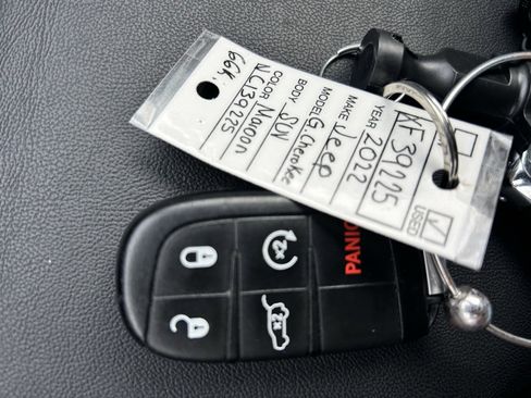 Used 2022 Jeep Grand Cherokee Limited image 32