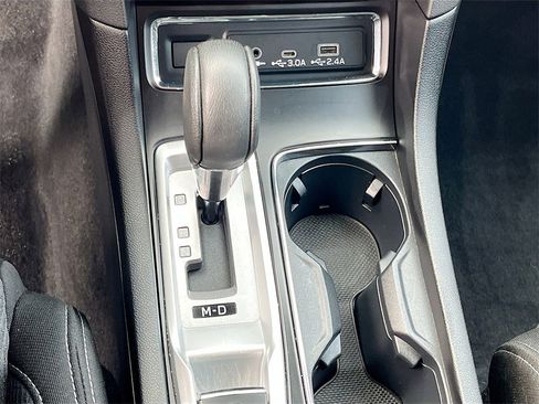 Used 2023 Subaru Ascent Premium w/ Convenience Package image 17