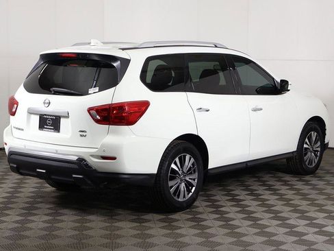 Used 2020 Nissan Pathfinder SV image 9