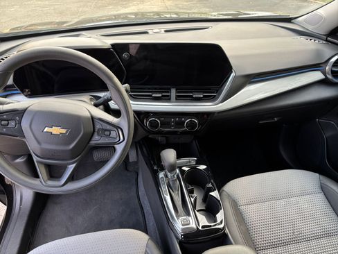 Used 2025 Chevrolet Trax LT image 27