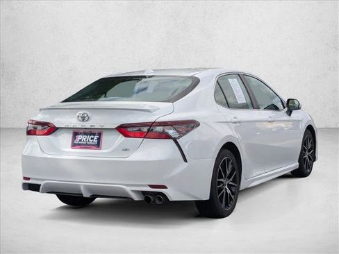 Used 2024 Toyota Camry SE image 5