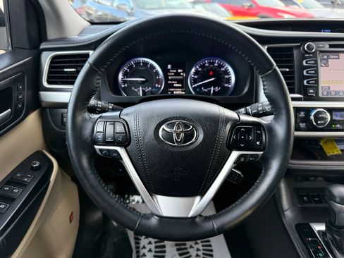 Used 2019 Toyota Highlander Limited Platinum AWD/4WD image 31