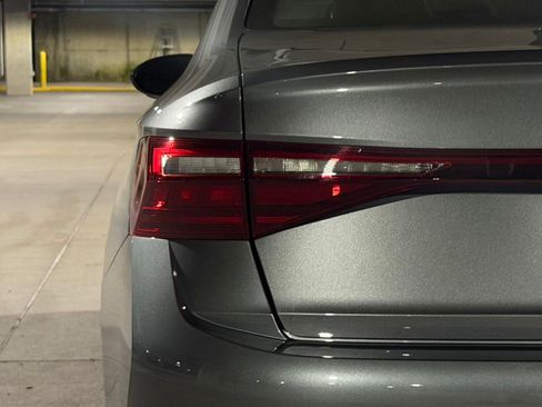 Used 2025 Volkswagen Jetta SE w/ Sunroof Package FWD image 13