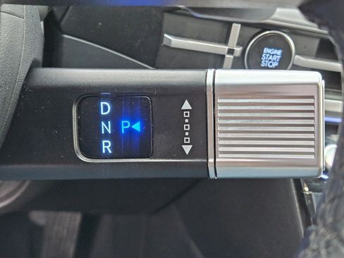 Used 2025 Hyundai Santa Fe Limited image 30