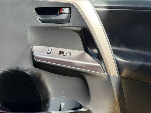 Used 2018 Toyota RAV4 LE AWD/4WD image 15